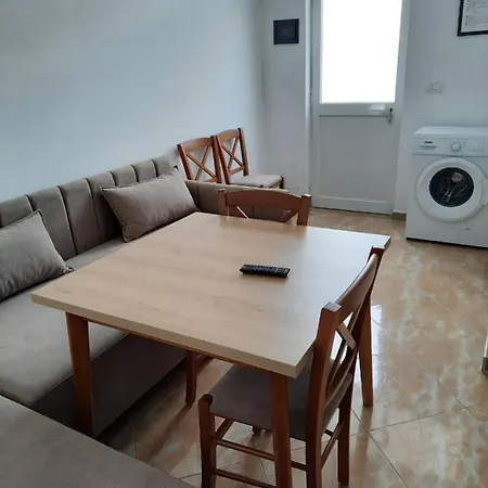 Pushimi Regis بيت للعطل